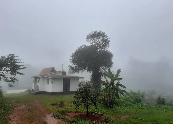 Farmstay In ചില്ലുകൂടാരം At Les Domki Et Al.