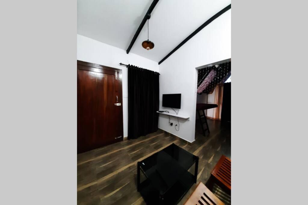 Holiday home In ചില്ലുകൂടാരം At Les Et Al. Vagamon