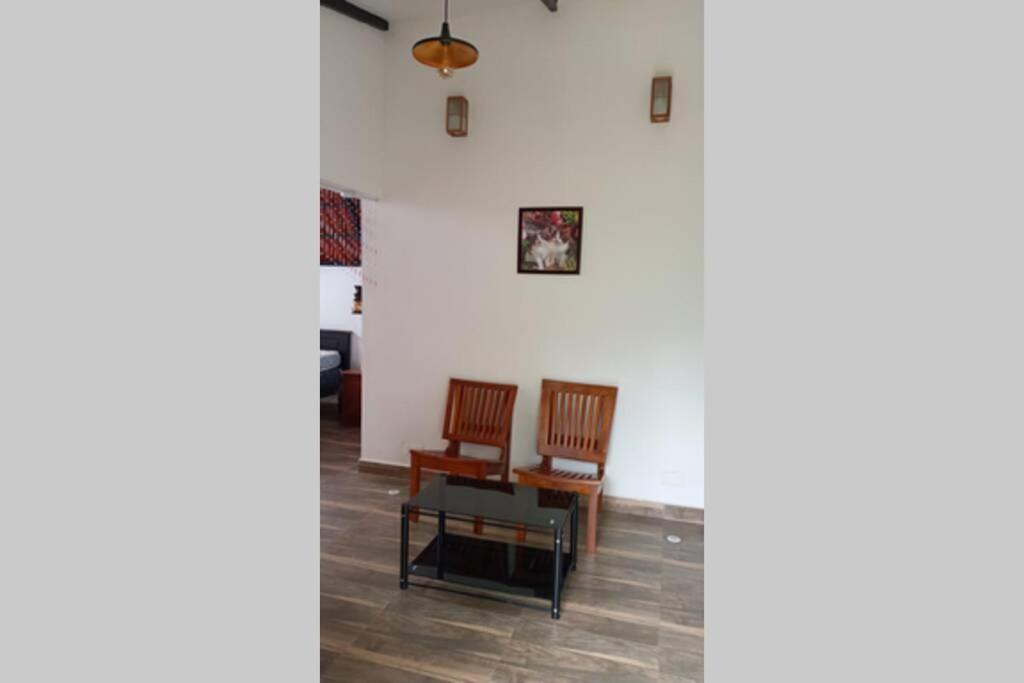 In ചില്ലുകൂടാരം At Les Et Al. *