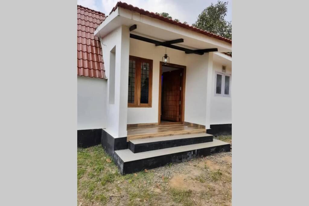 Holiday home In ചില്ലുകൂടാരം At Les Et Al. Vagamon